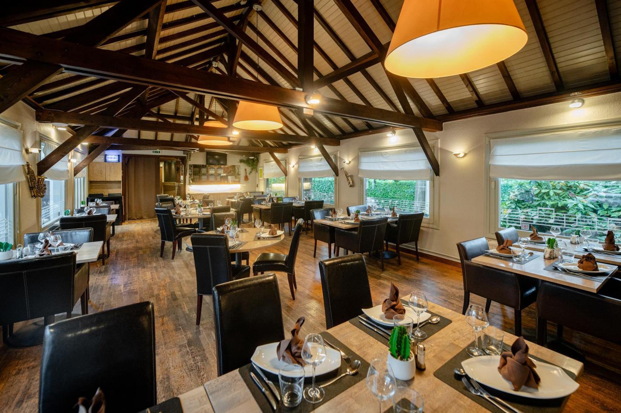 Logis Hotel Restaurant Des Acacias Lille Neuville En Ferrain Neuville-en-Ferrain Exteriér fotografie
