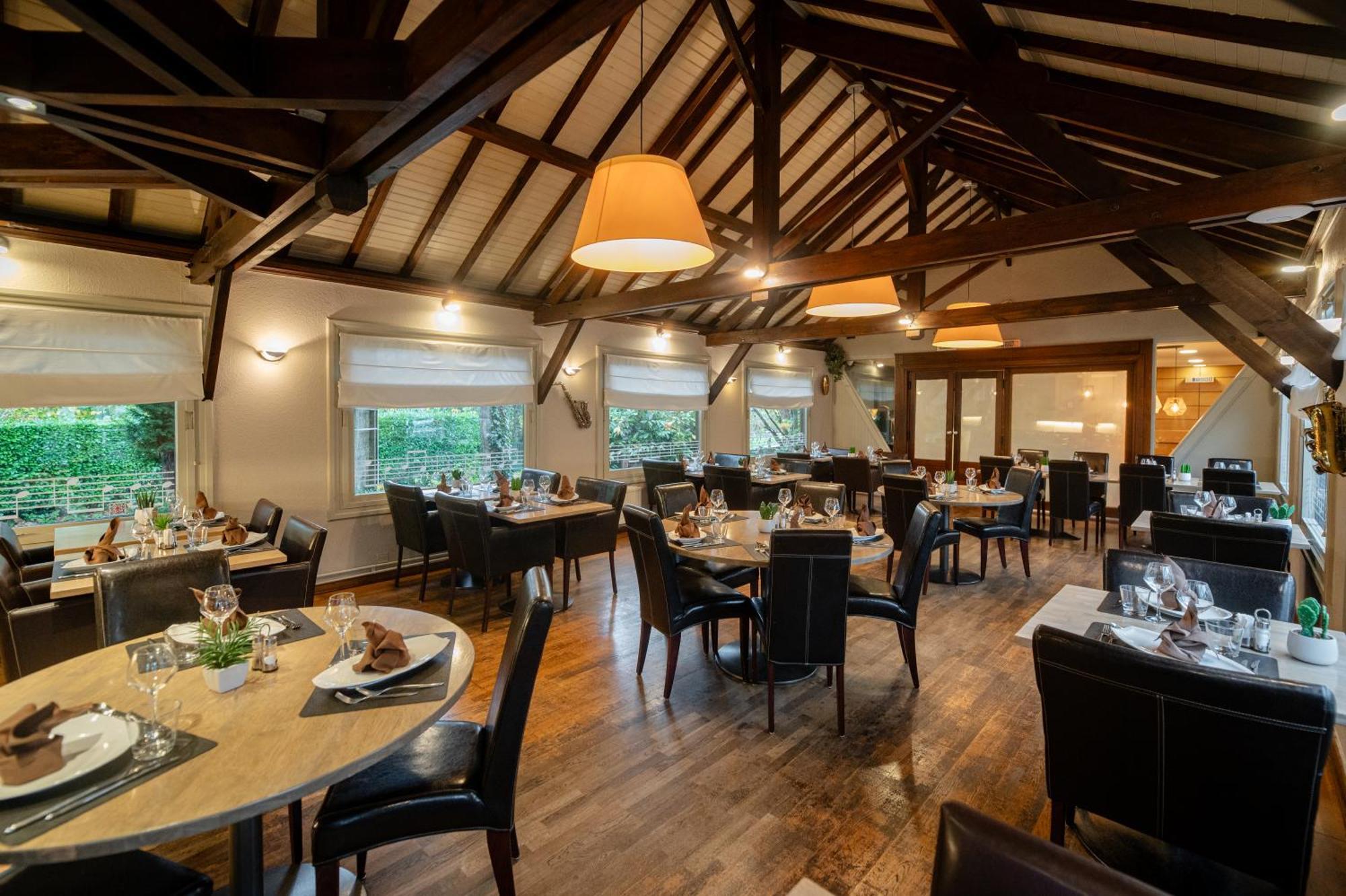 Logis Hotel Restaurant Des Acacias Lille Neuville En Ferrain Neuville-en-Ferrain Exteriér fotografie
