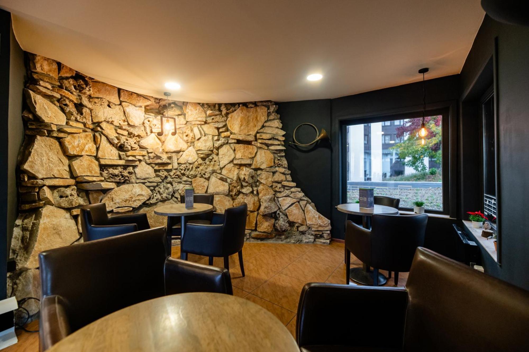 Logis Hotel Restaurant Des Acacias Lille Neuville En Ferrain Neuville-en-Ferrain Exteriér fotografie