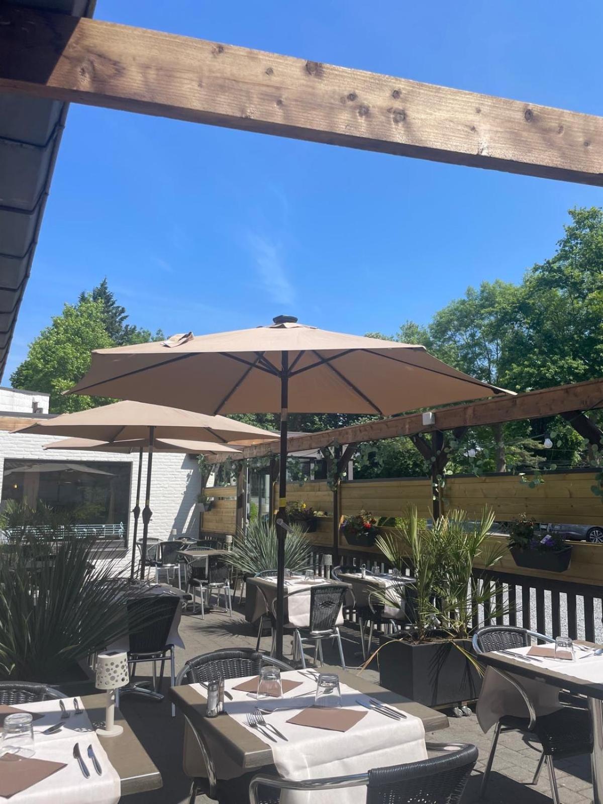 Logis Hotel Restaurant Des Acacias Lille Neuville En Ferrain Neuville-en-Ferrain Exteriér fotografie